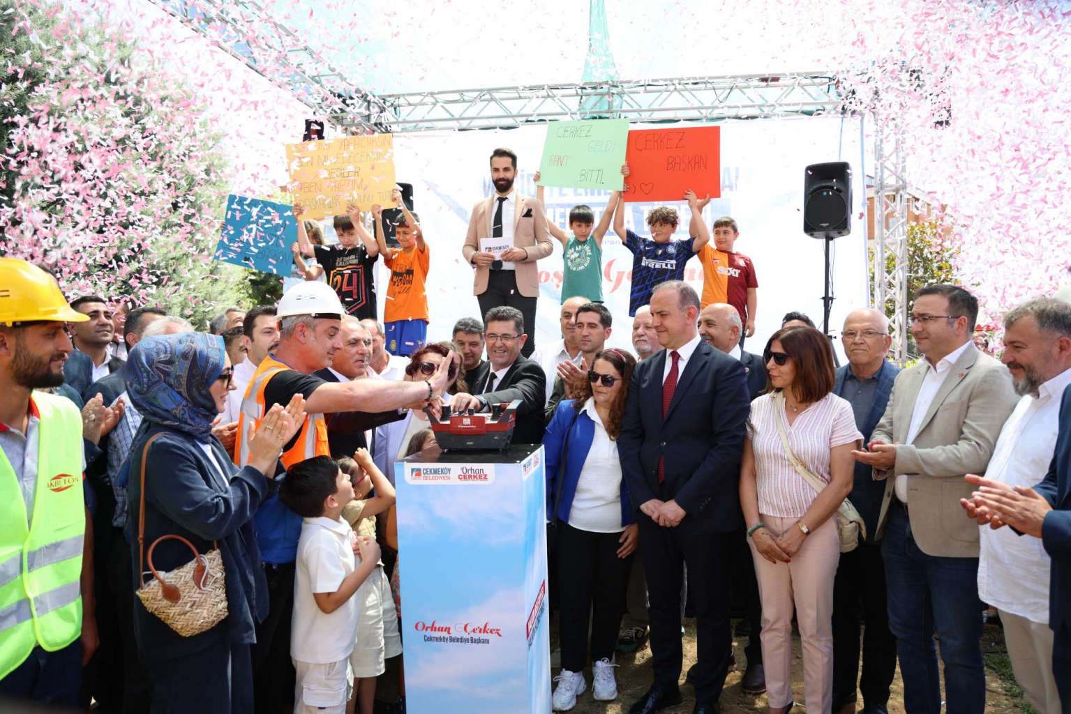 Çekmeköy' de 90 günde göz dolduran icraatlar...