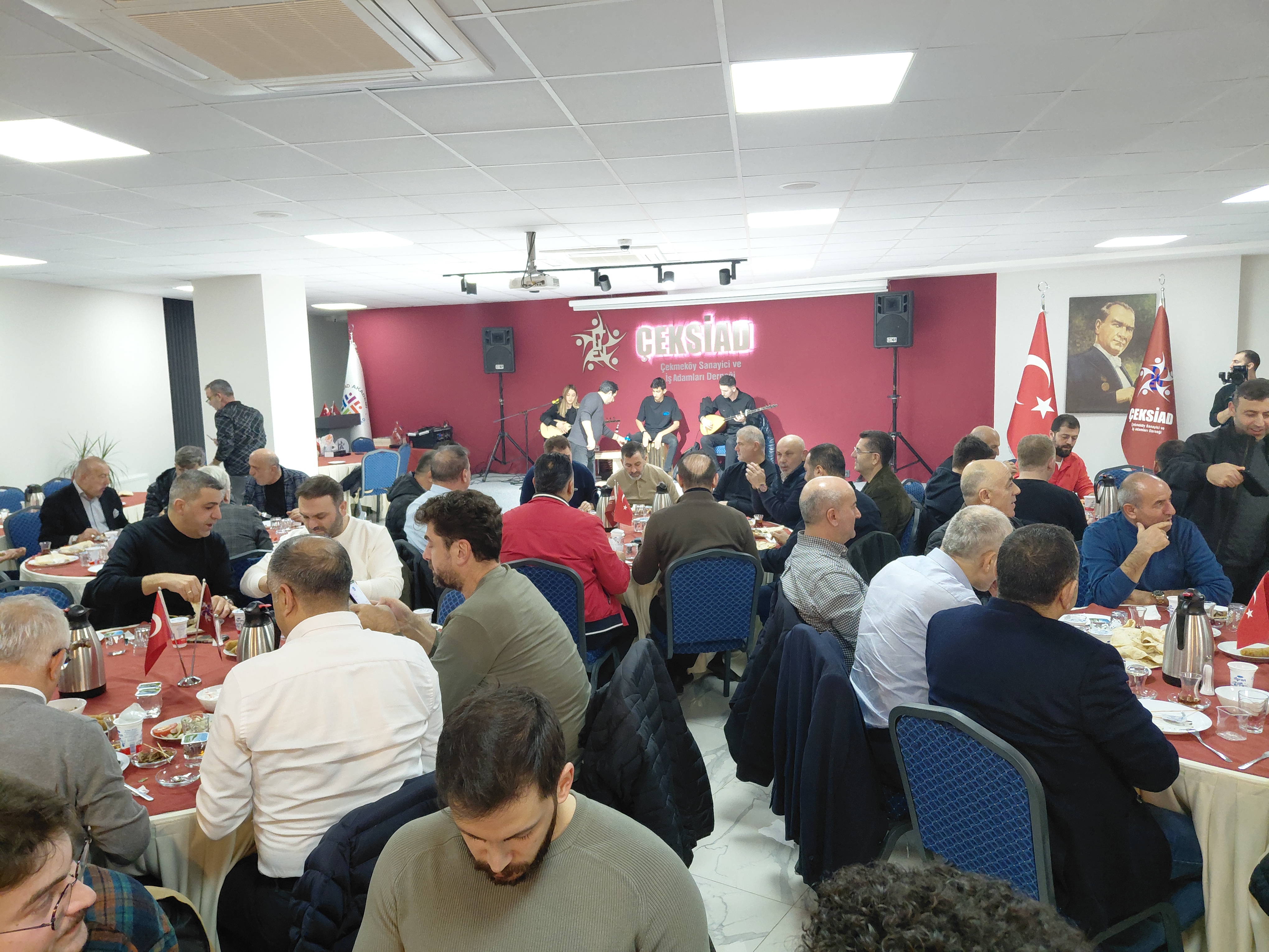 ÇEKSİAD’da Birlik ve Beraberlik Sofrası: Cağ Kebabı Gecesinde Dostluklar Pekişti