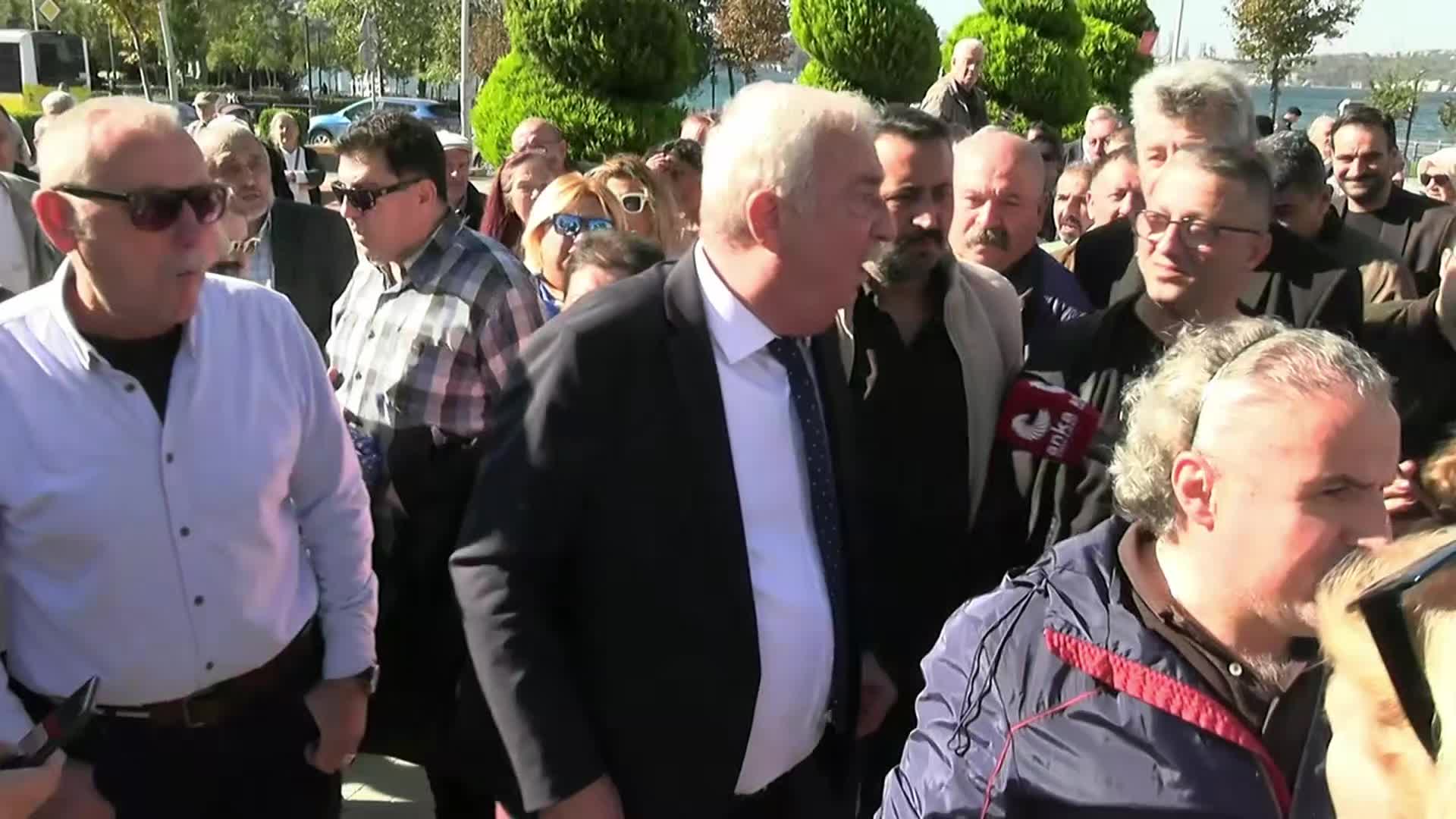 CHP Beykoz İlçe Örgütü'nden belediye önünde protesto: 'Haramzade Özlem istifa!'