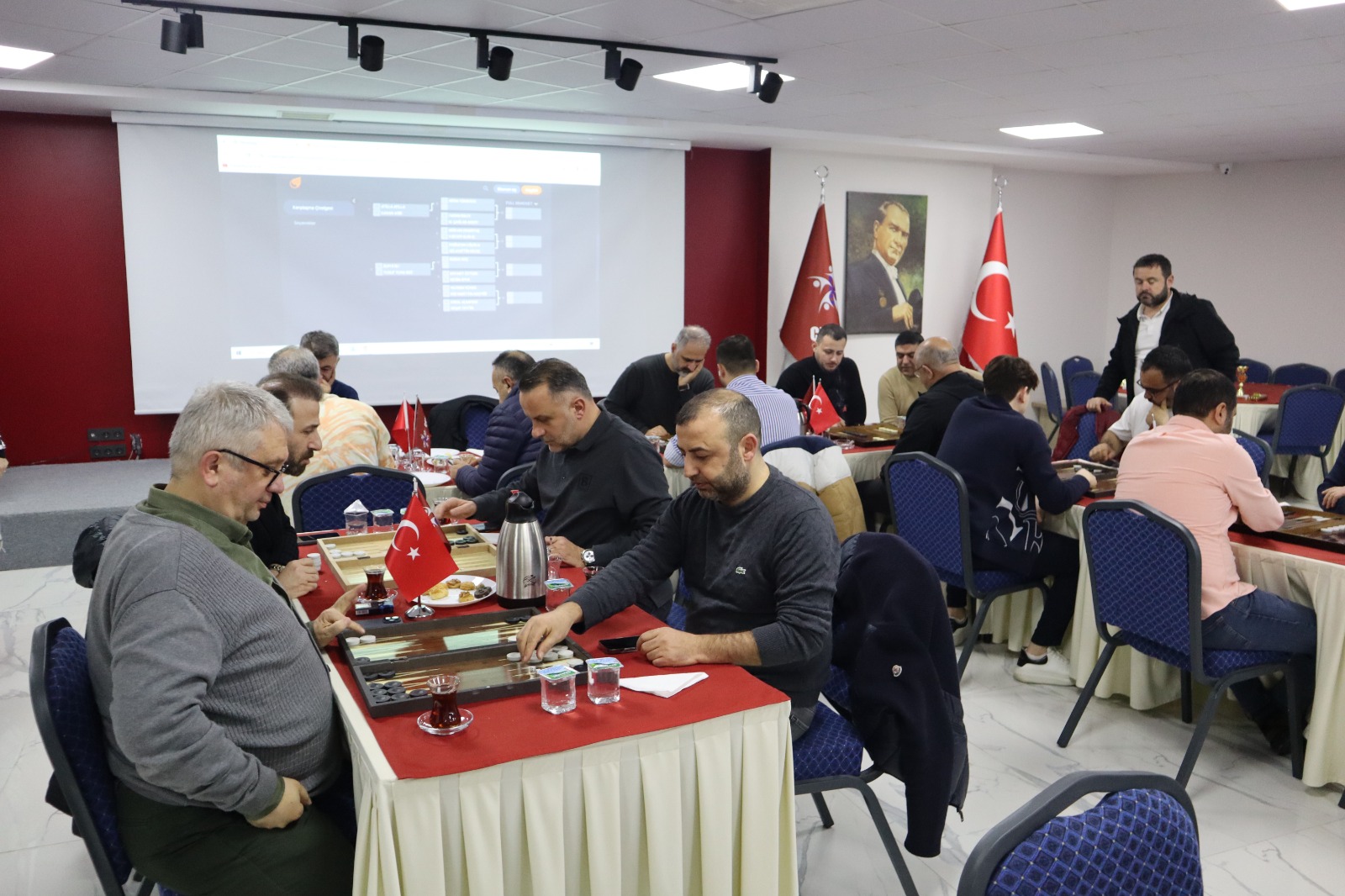 ÇEKSİAD geleneksel tavla turnuvasında renkli ve eğlenceli görüntüler