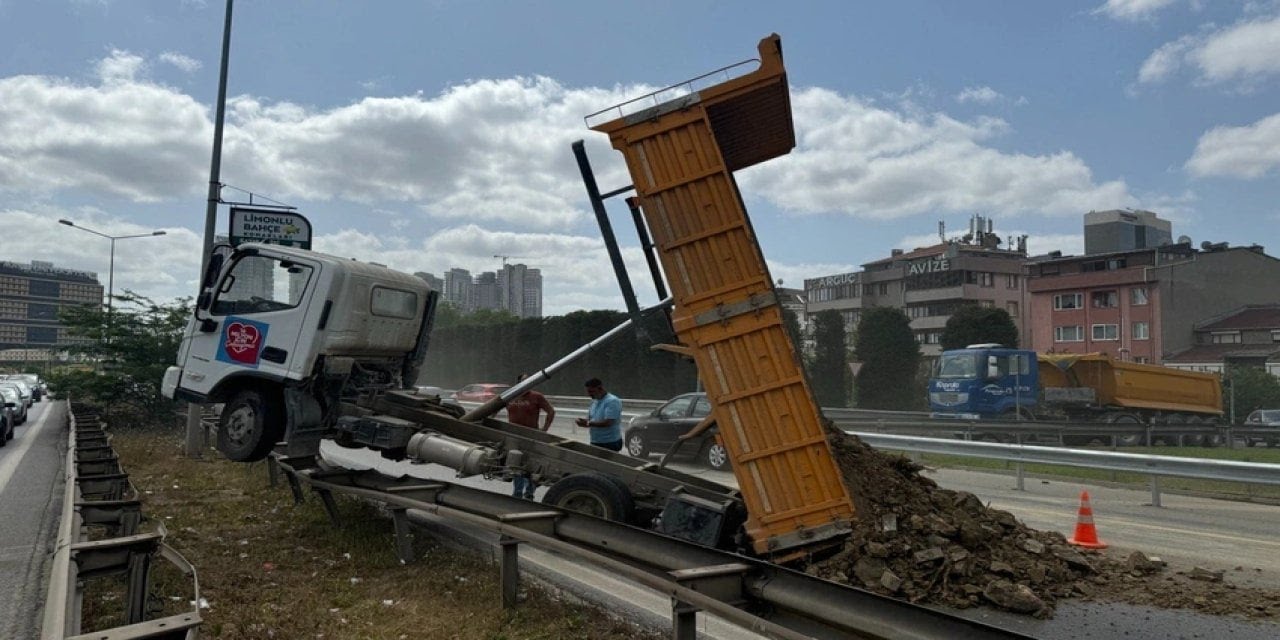 Damperi Açılan Kamyon Şile trafiğini Kilitledi!