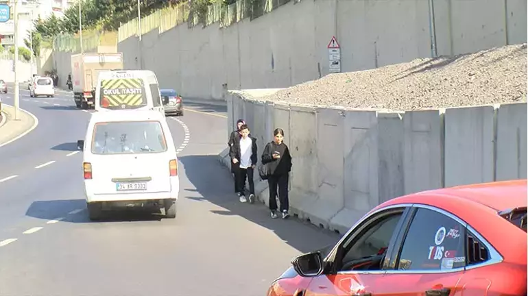 Maltepe'de istinat duvarının çökmesine akılalmaz önlem!