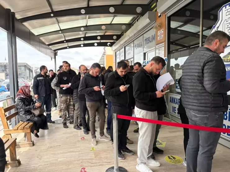 Vatandaş 140 bin TL ceza yememek için plaka basım atölyelerine akın etti