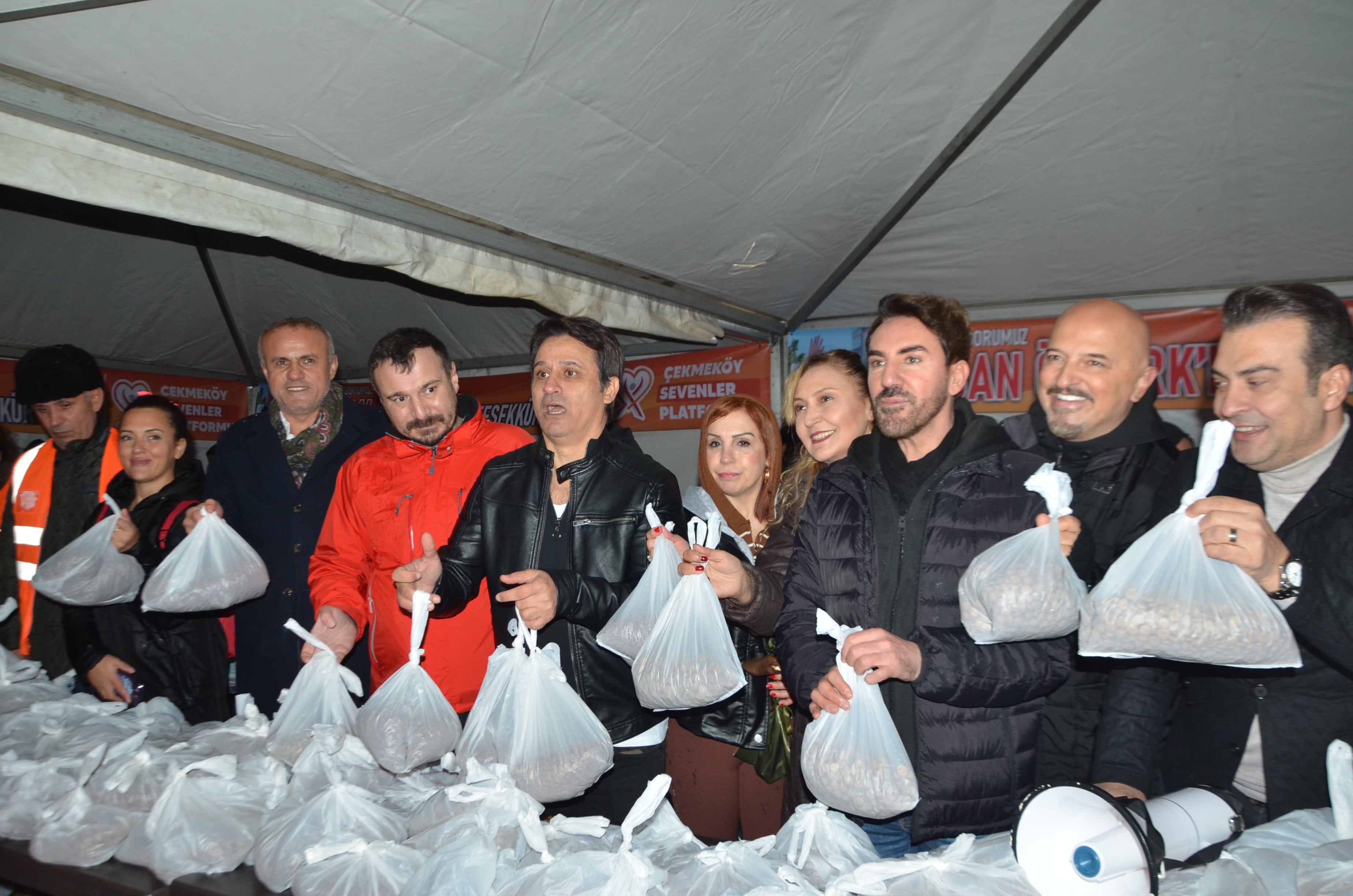 Çekmeköylüler ve sanatçılar sokak hayvanlarına sahip çıktı