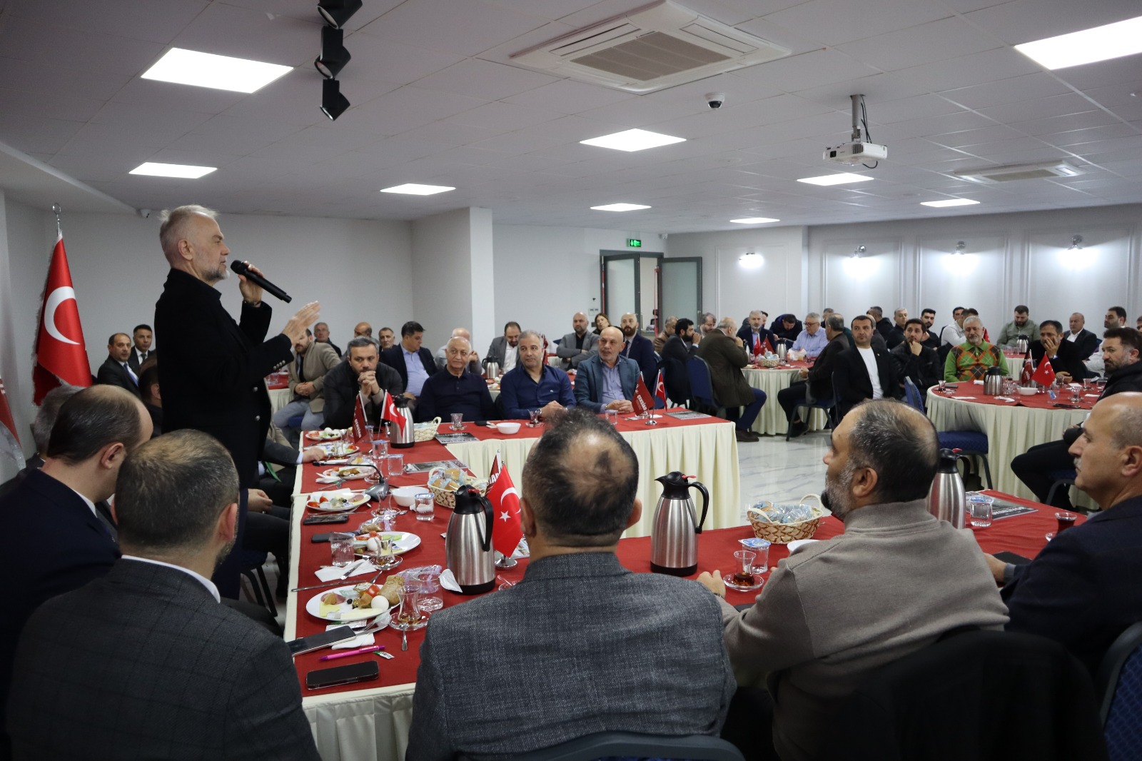 ÇEKSİAD  BELEDİYE BAŞKANI AHMET POYRAZ'I AĞIRLADI...