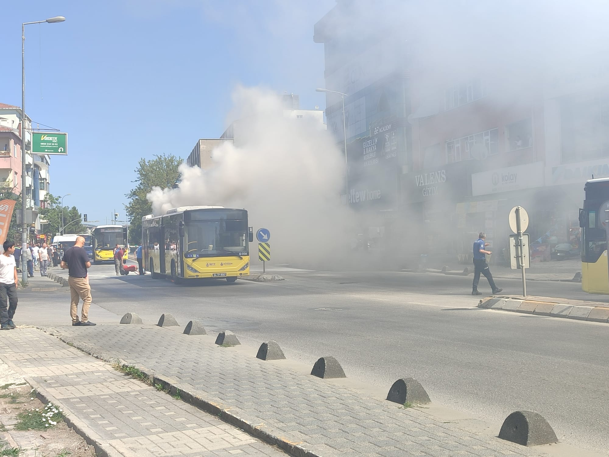 Sancaktepe'de İETT otobüsünde yangın