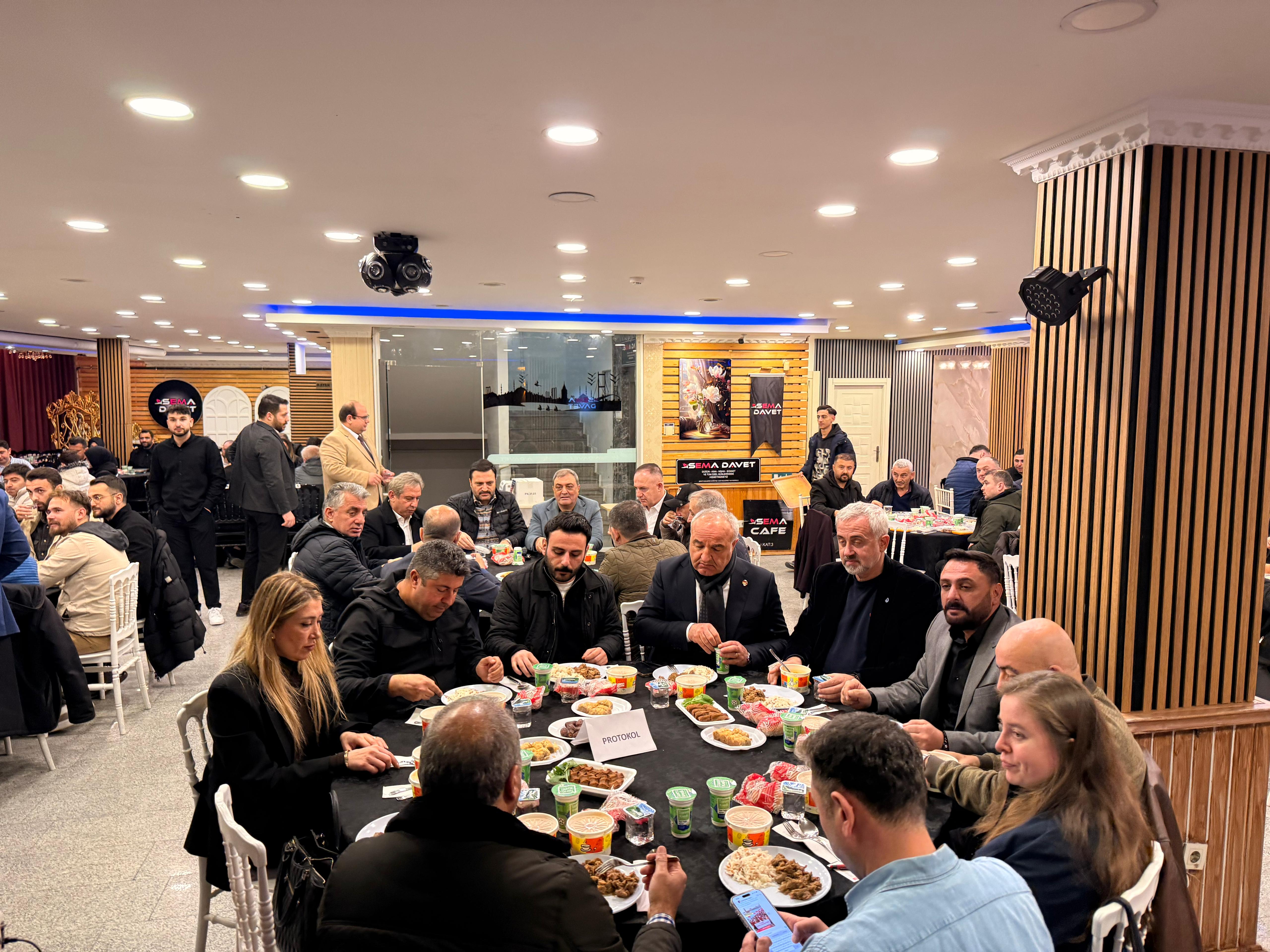 Çekmeköy gençliği iftar sofrasında buluştu