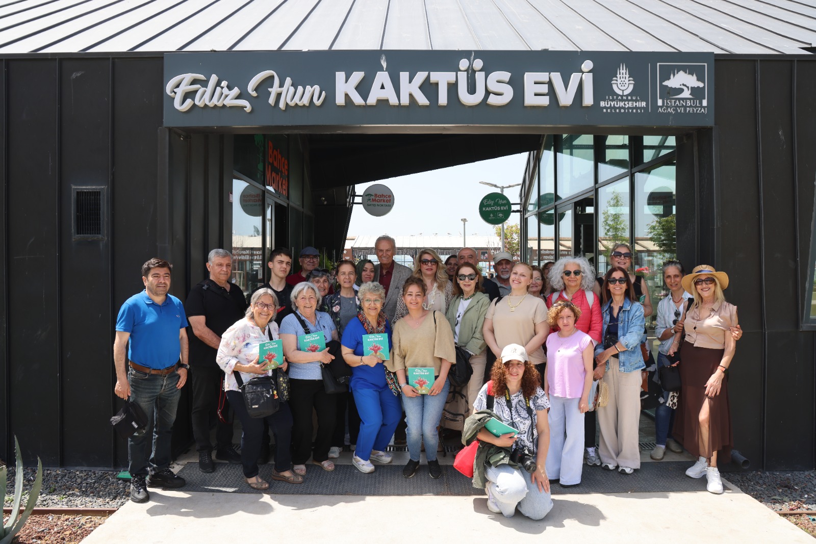 Ediz Hun Kaktüs Evi’nde Sanat ve Doğa İç İçe:  Öğrenciler Usta Sanatçıyla Buluştu