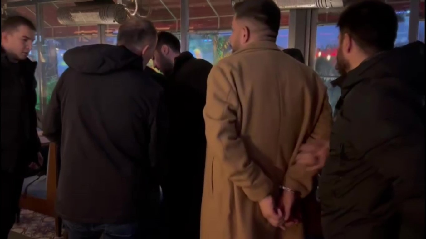 Çekmeköy’de kredi dolandırıcıları polisin ‘buluşma’ tuzağıyla yakalandı