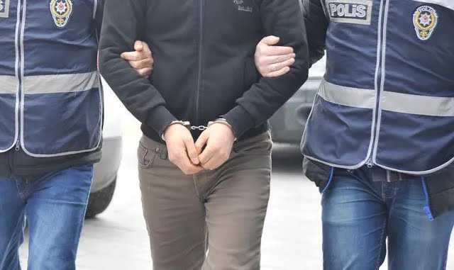Çekmeköy'de kuyumcu dükkanında soygun girişiminde bulunan şüpheli gözaltına alındı.