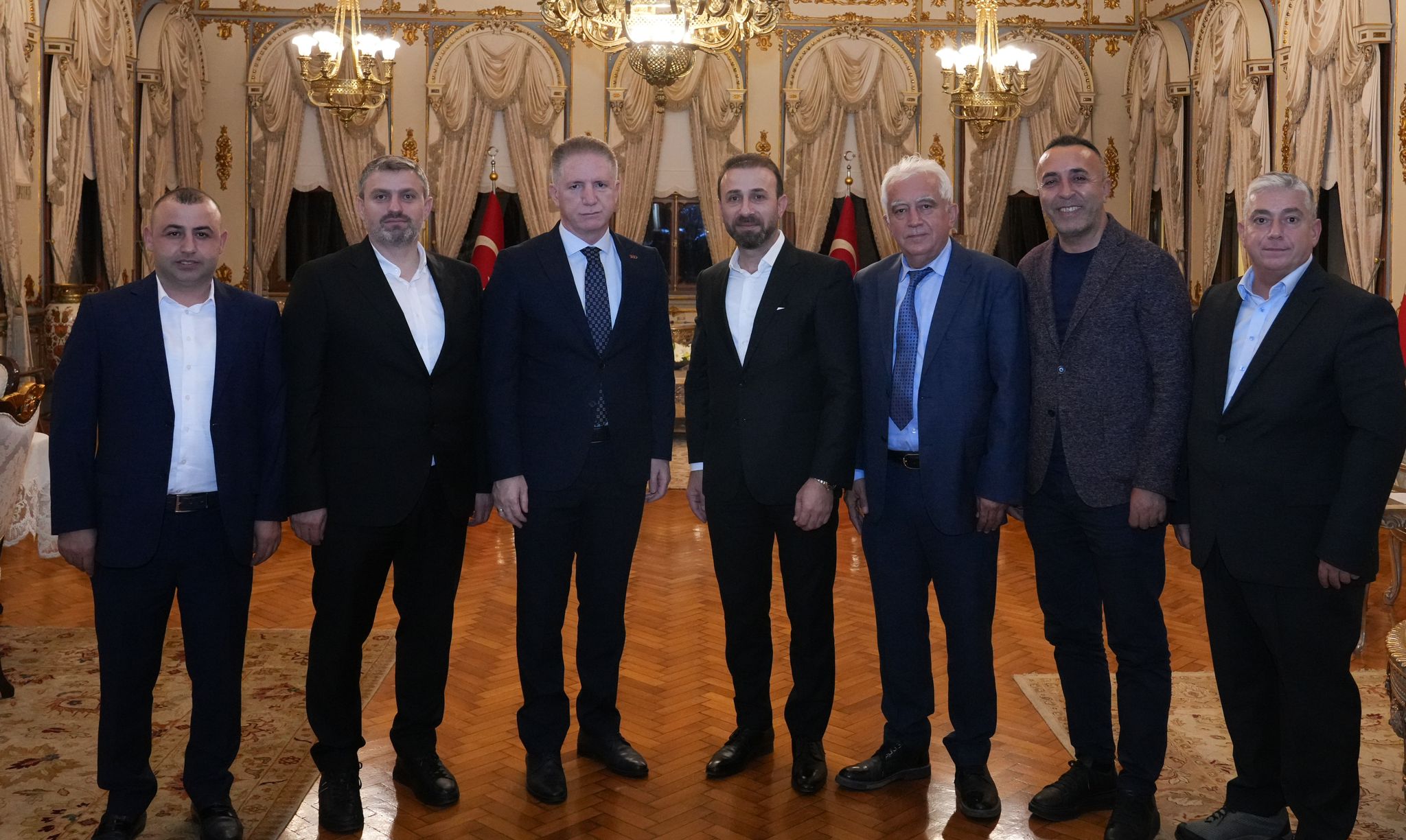 ÇEKSİAD YÖNETİMİ İSTANBUL VALİSİ DAVUT GÜL İLE BULUŞTU