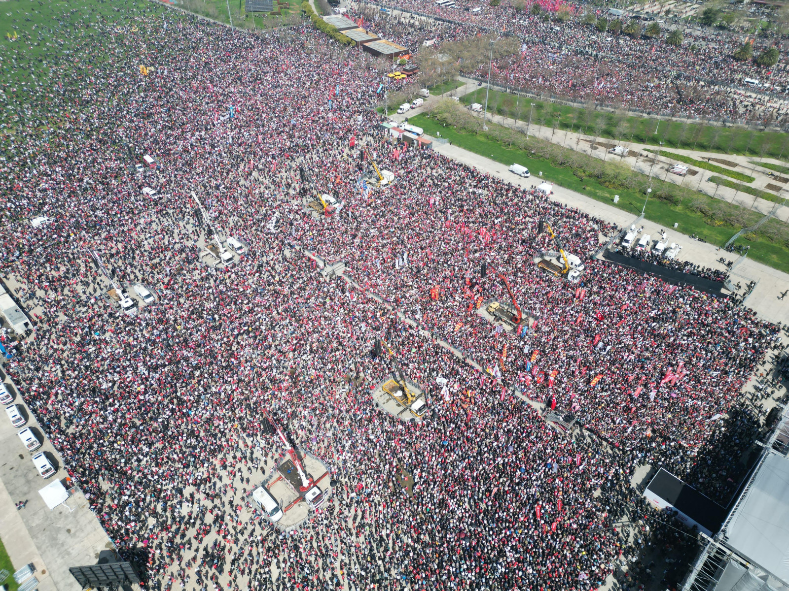 İstanbul'da görülmemiş kalabalık: Yüz binler Maltepe'ye aktı