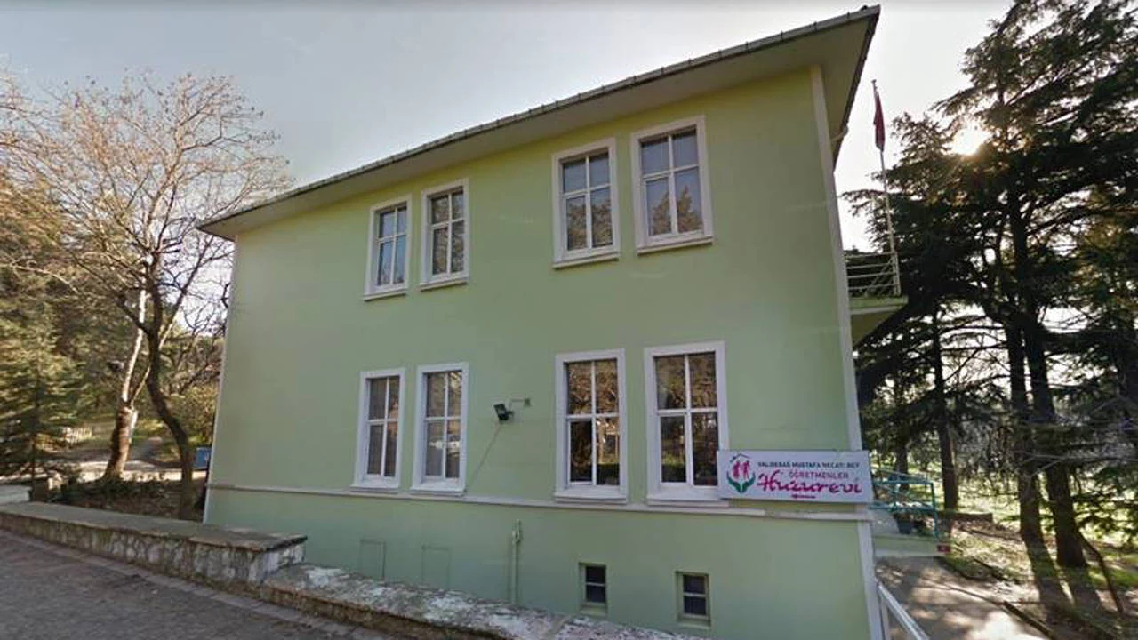 Üsküdar'da Türkiye'de öğretmenlere özel  tek huzurevi kapatılıyor!