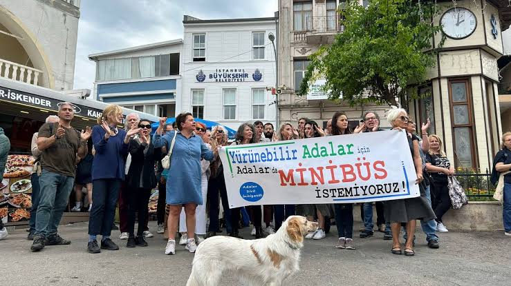 Adalar halkının İETT'ye minibüs tepkisi