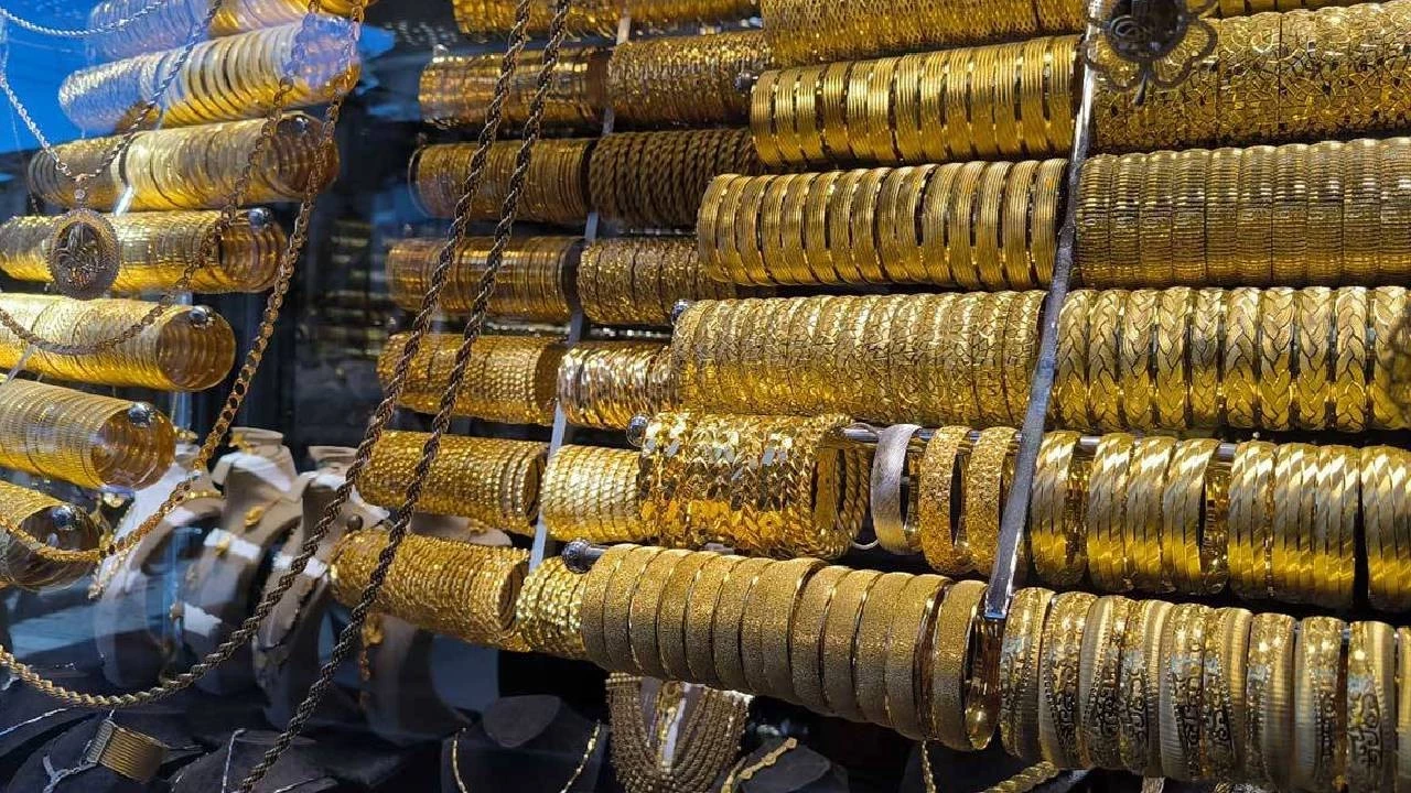 Kapalı Çarşı'da kuyumcular altın satmayı durdurdu 