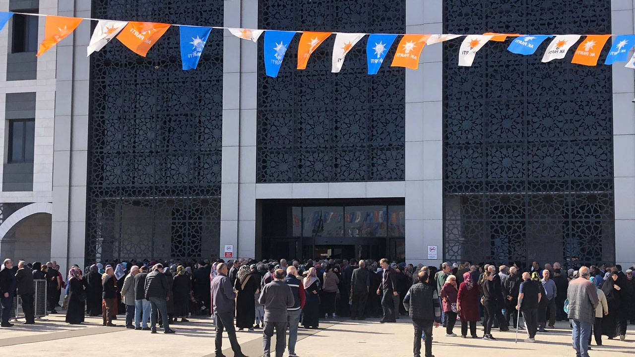 Sancaktepe'de rezalet: Şeyma Döğücü'den seçim rüşveti