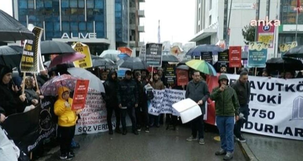 TOKİ mağdurları Ataşehir'de eylem yaptı