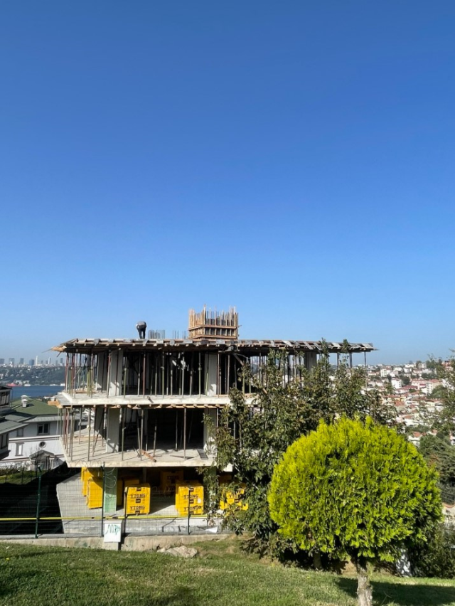 Üsküdar'da Parkın içindeki 5 katlı bina inşaatı, tepki çekiyor!