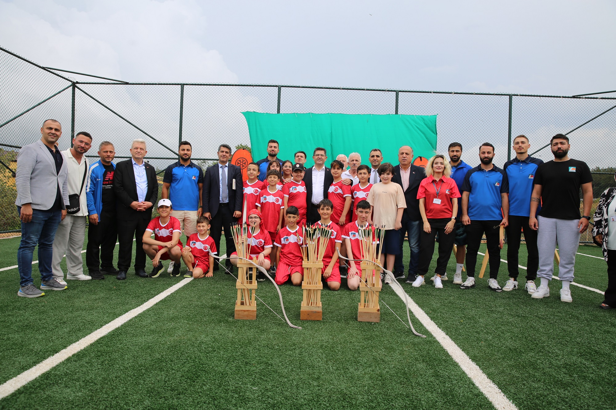YAZ SPOR OKULLARINA GÖRKEMLİ AÇILIŞ